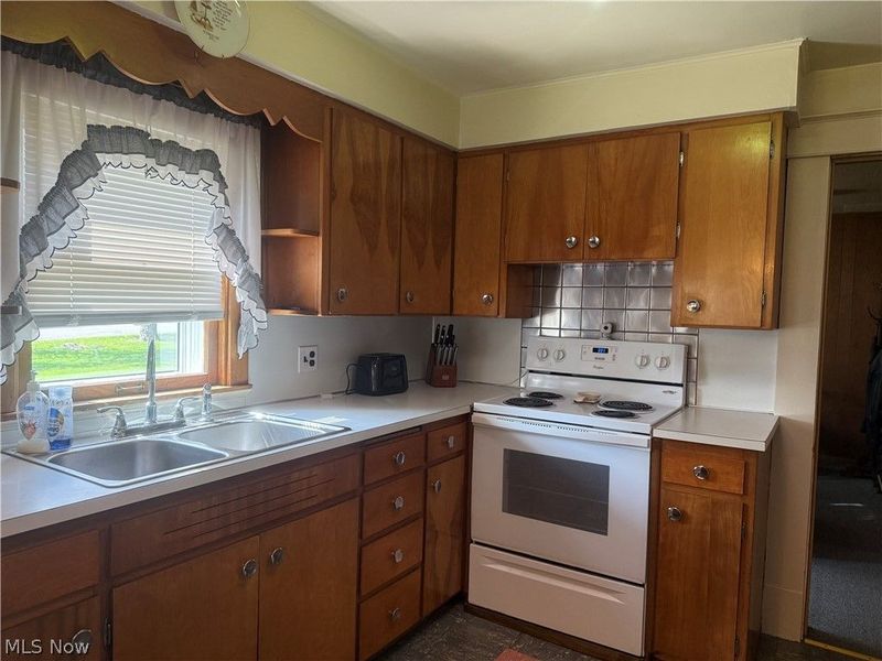 460 Whipple Avenue, Campbell, OH 44405 Photo 6
