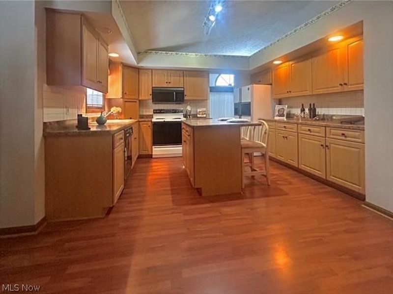 6684 Hidden Lake Trail, Brecksville, OH 44141 Photo 3