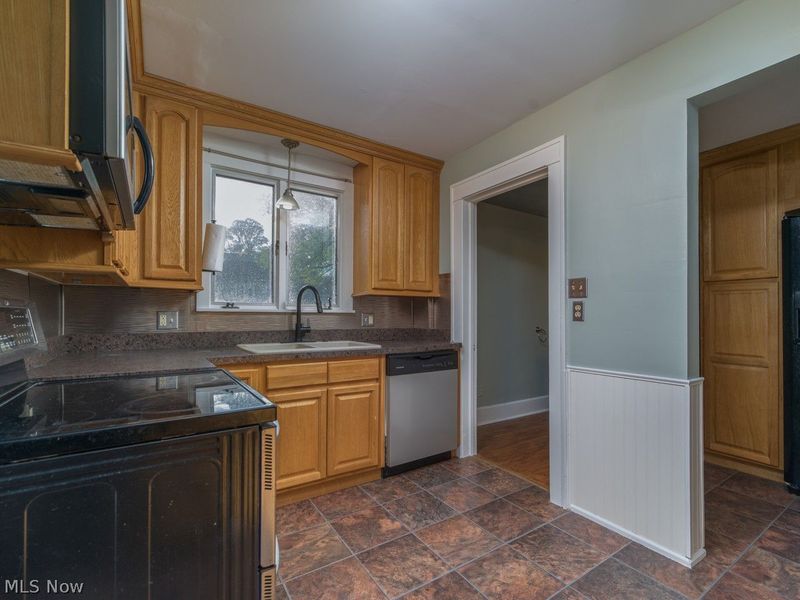 133 Bonnett Street SW, North Canton, OH 44720 Photo 4