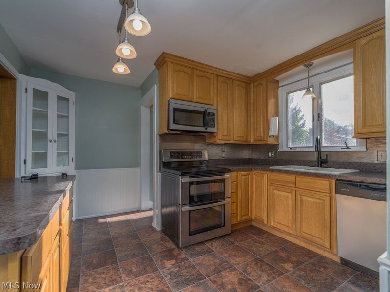 133 Bonnett Street SW, North Canton, OH 44720 Photo 5