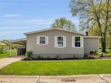 17 Trolleyview Lane, Olmsted Twp, OH 44138