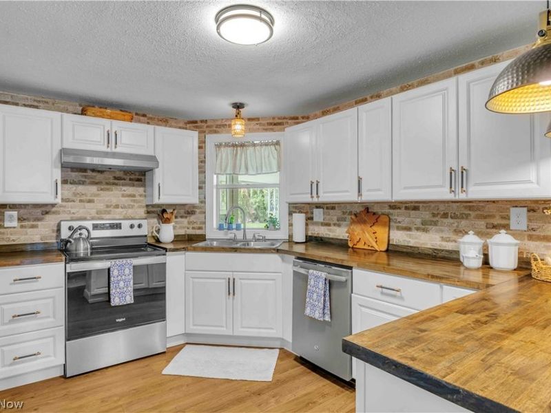 17 Trolleyview Lane, Olmsted Township, OH 44138 Photo 7