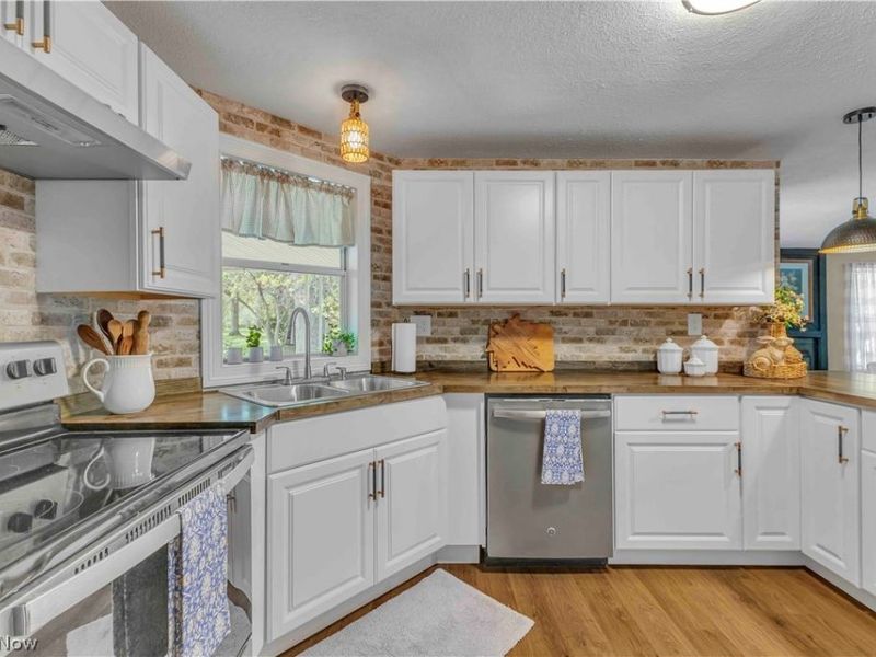 17 Trolleyview Lane, Olmsted Township, OH 44138 Photo 8