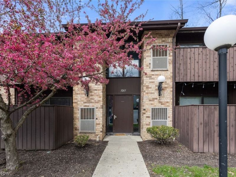 3265 Mayfield Road, Unit 31, Cleveland Heights, OH 44118 Photo 1