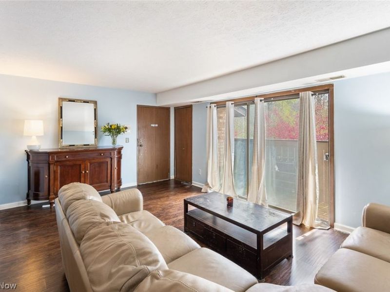 3265 Mayfield Road, Unit 31, Cleveland Heights, OH 44118 Photo 4