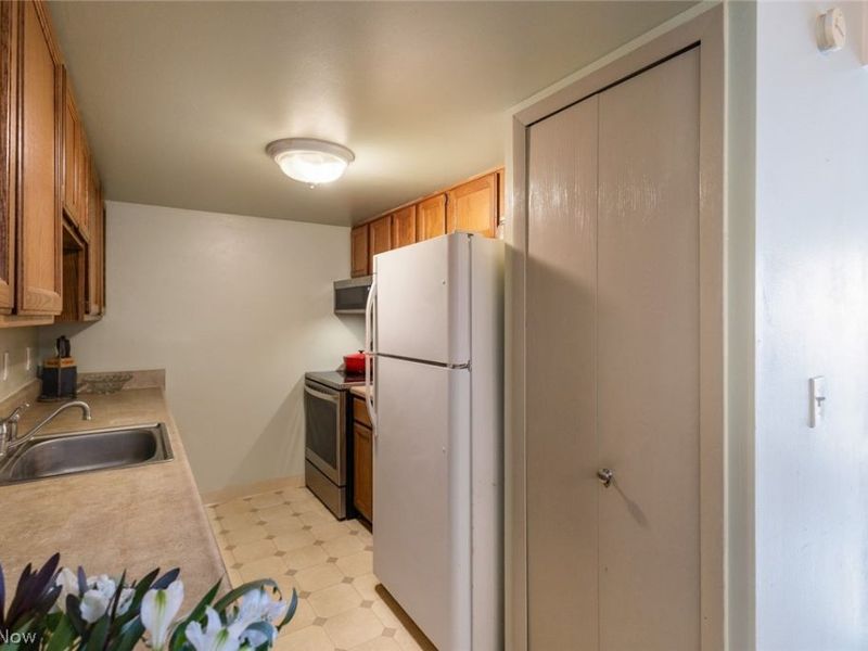 3265 Mayfield Road, Unit 31, Cleveland Heights, OH 44118 Photo 9