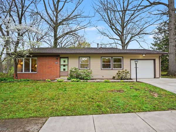 582 Eric Drive , Tallmadge, OH 44278