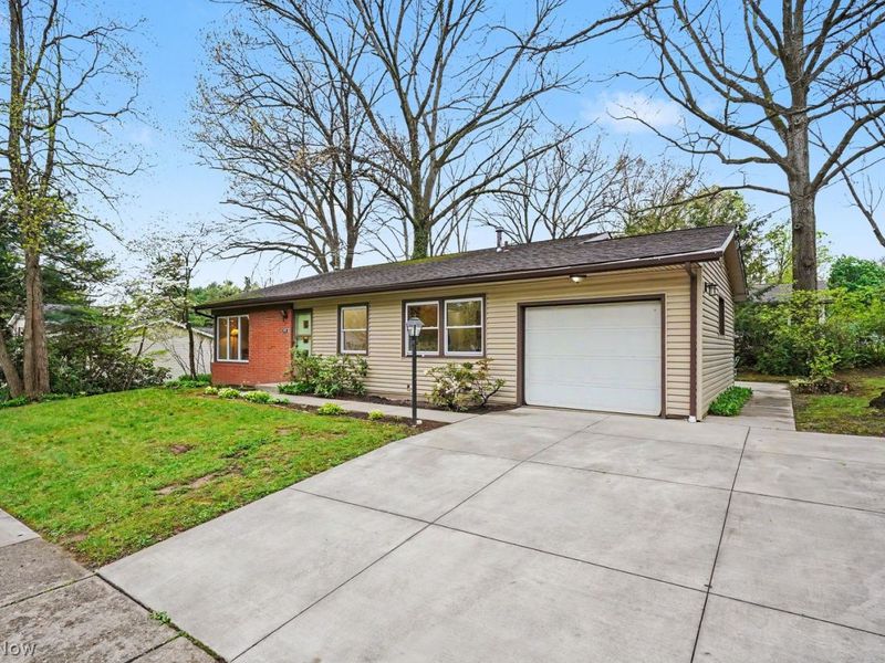 582 Eric Drive, Tallmadge, OH 44278 Photo 2