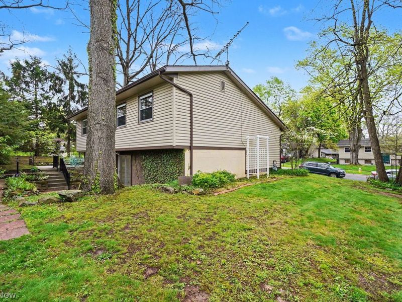 582 Eric Drive, Tallmadge, OH 44278 Photo 5