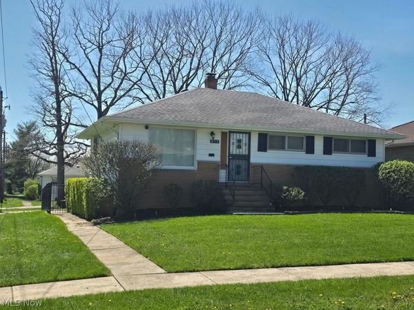 16112 Rowena Avenue , Maple Heights, OH 44137