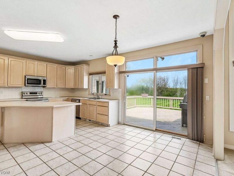 447 Barnhill Drive , Medina, OH 44256 Photo 3