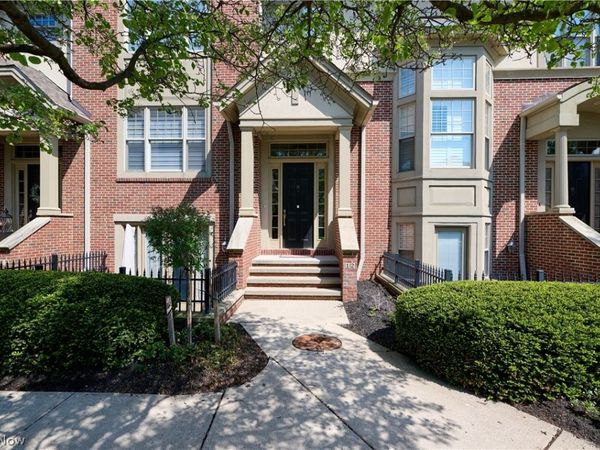 12 Astor Place , Rocky River, OH 44116