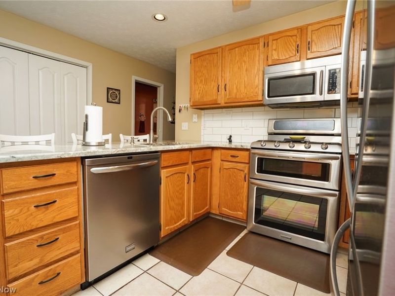 435 Pineview Drive NE, Howland, OH 44484 Photo 12