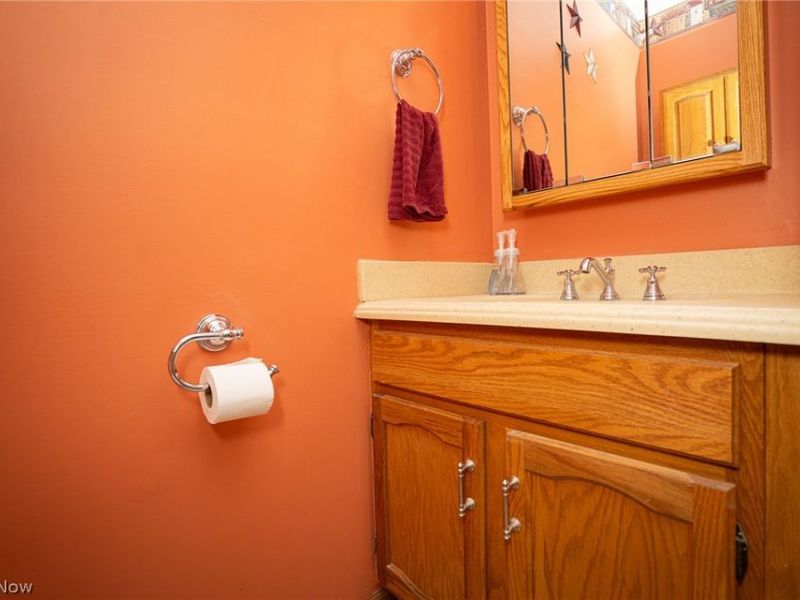 435 Pineview Drive NE, Howland, OH 44484 Photo 13