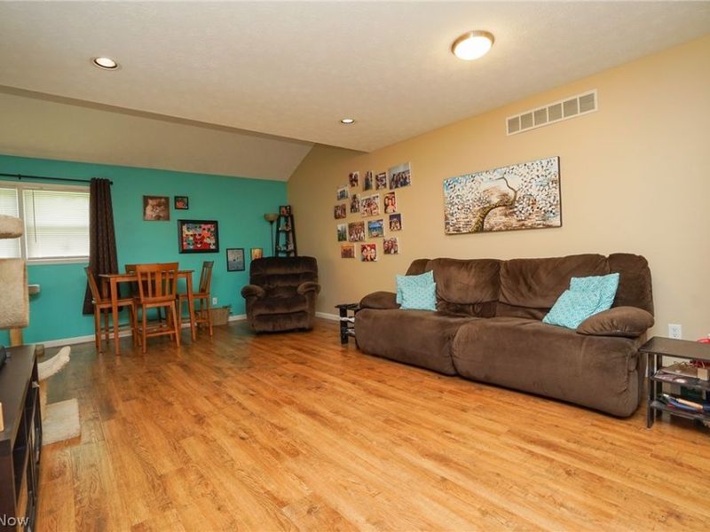 435 Pineview Drive NE, Howland, OH 44484 Photo 14