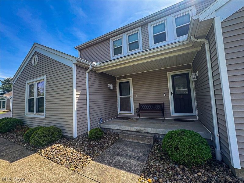 435 Pineview Drive NE, Howland, OH 44484 Photo 2