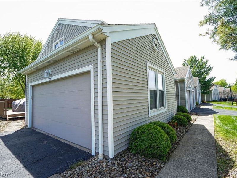 435 Pineview Drive NE, Howland, OH 44484 Photo 3