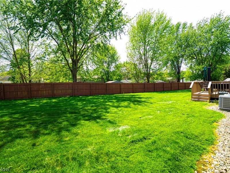 435 Pineview Drive NE, Howland, OH 44484 Photo 6