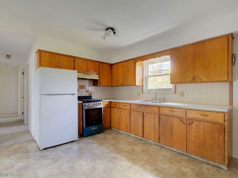 1445 Hyde Park Avenue, Akron, OH 44310 Photo 9