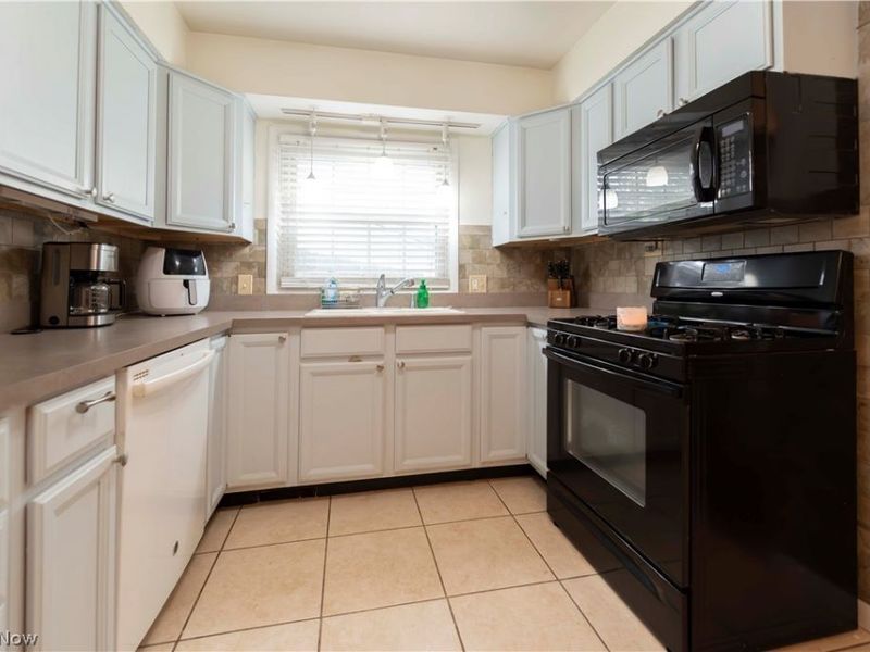 1640 Wiltshire Road, Akron, OH 44313 Photo 7