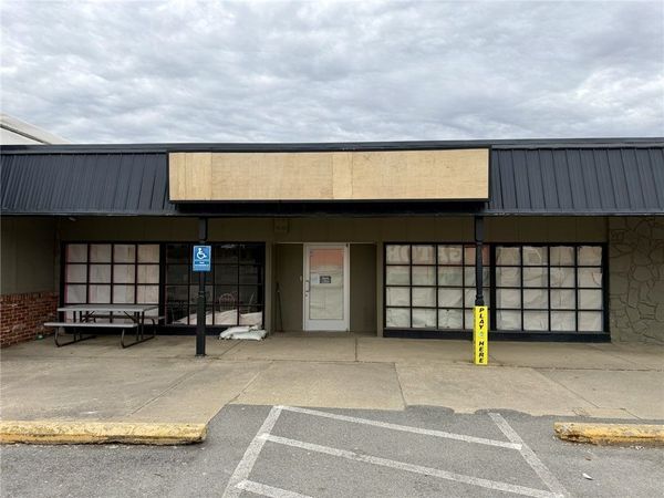 303 W Barr St , Mc Donald, PA 15057