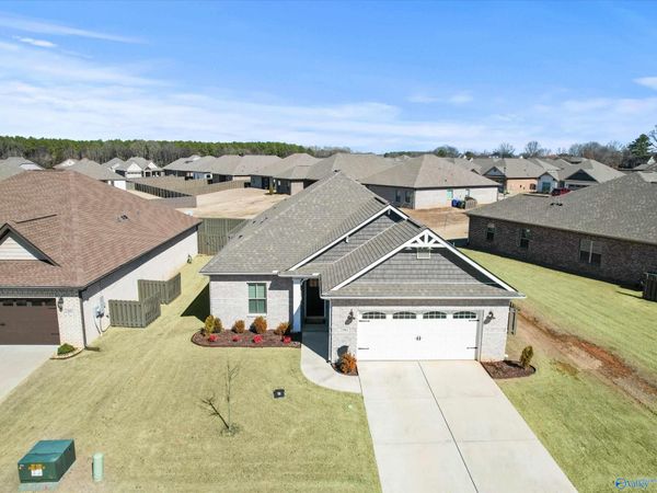 21861 Natures Cove Drive, Athens, AL 35613