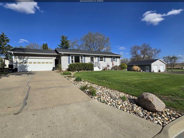 620 S 8th St., Akron, IA 51001