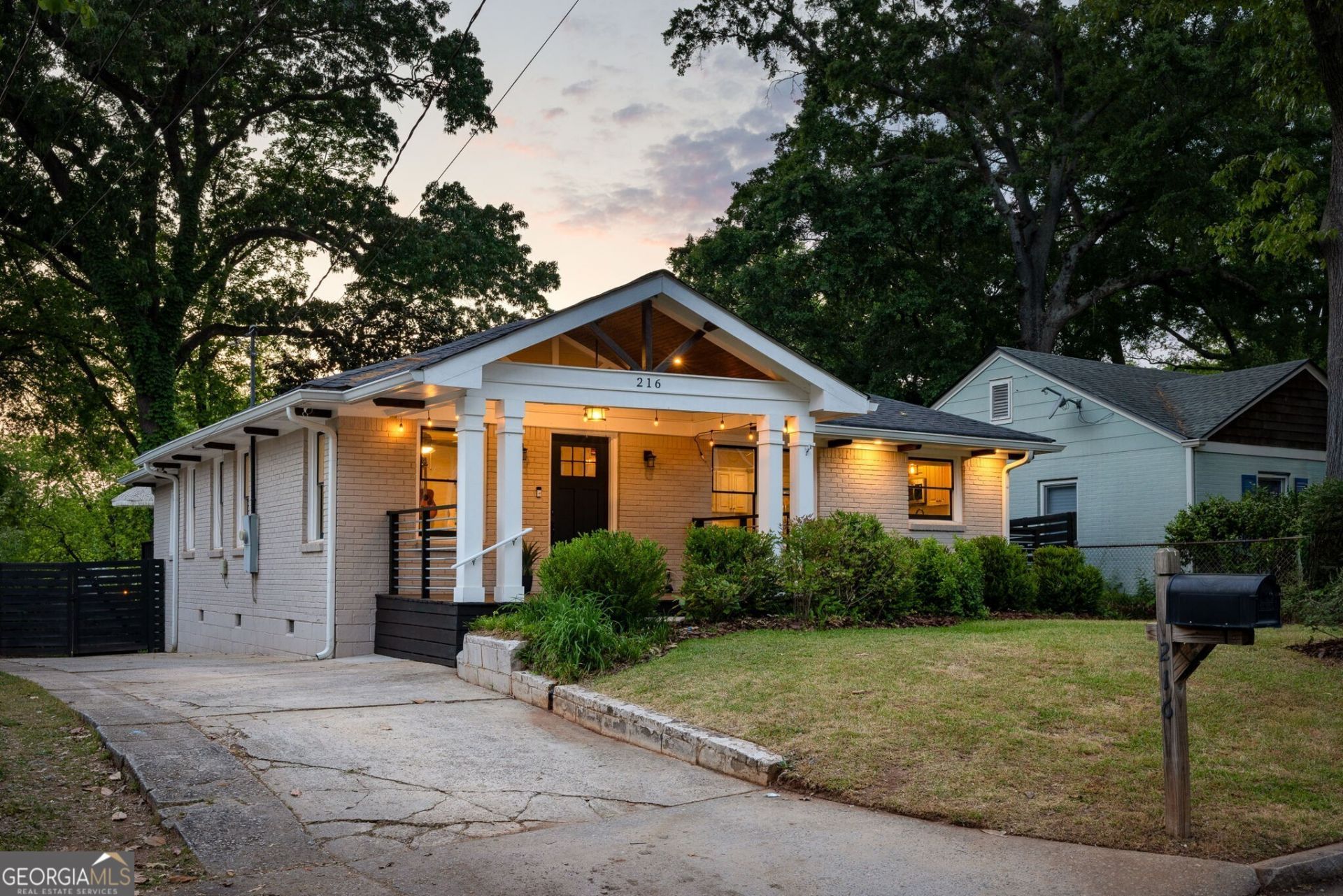 216 Sisson Avenue Ne, Atlanta, GA 30317 Main Photo