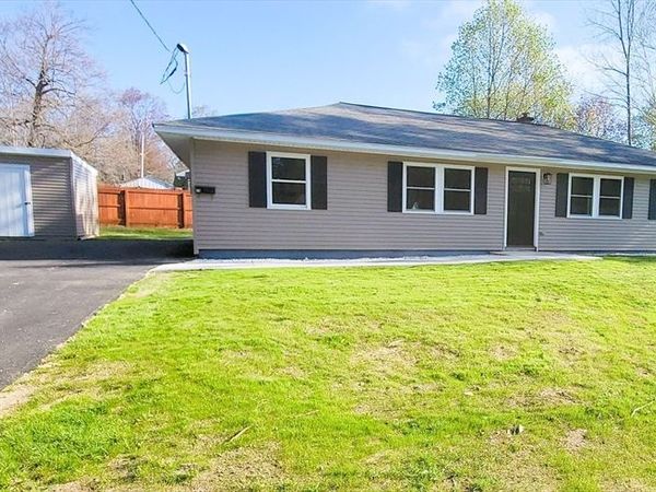 14 Deer Pond Dr, Leicester, MA 01524