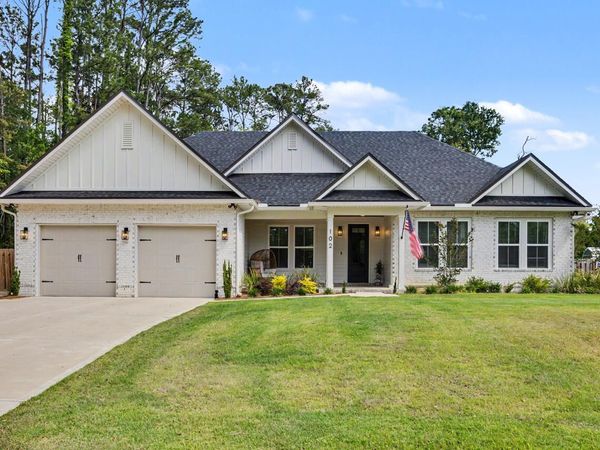 102 Jones Drive, Freeport, FL 32439