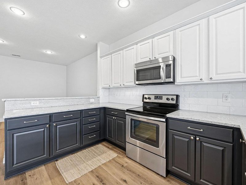 5049 Dinard Way , Columbus, OH 43221 Photo 11