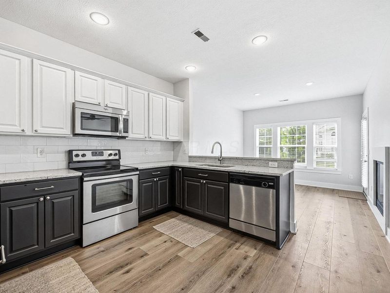 5049 Dinard Way , Columbus, OH 43221 Photo 12