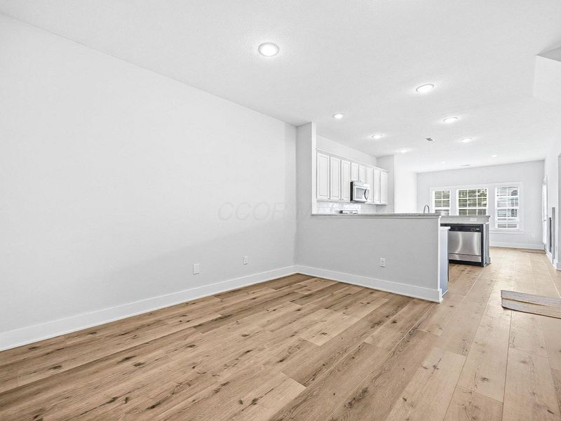 5049 Dinard Way , Columbus, OH 43221 Photo 18