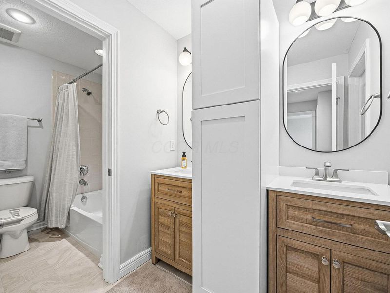 5049 Dinard Way , Columbus, OH 43221 Photo 32