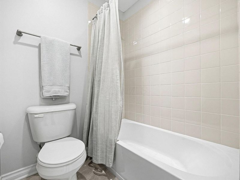 5049 Dinard Way , Columbus, OH 43221 Photo 33