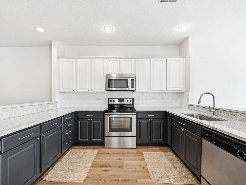 5049 Dinard Way , Columbus, OH 43221 Photo 9