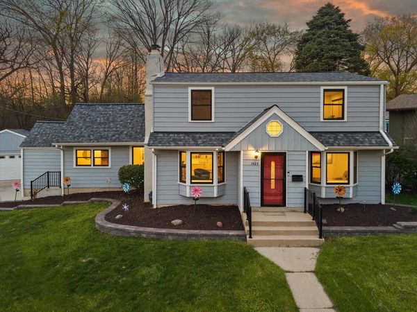 1423 St Charles STREET, Wauwatosa, WI 53213