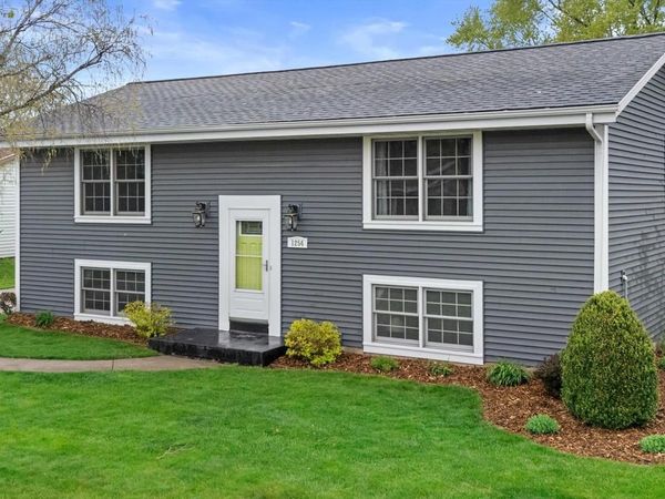 1254 Market PLACE, Waukesha, WI 53189