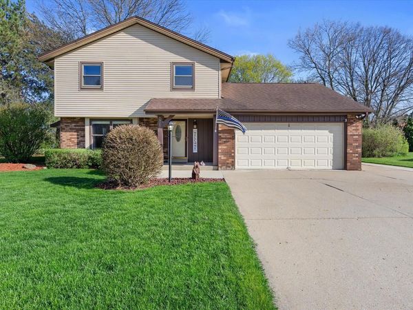 15255 Glenora COURT, New Berlin, WI 53151