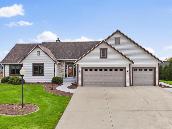 1227 Wegner DRIVE, Mukwonago, WI 53149