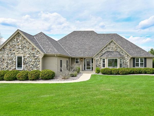 1619 Tallgrass CIRCLE, Waukesha, WI 53188