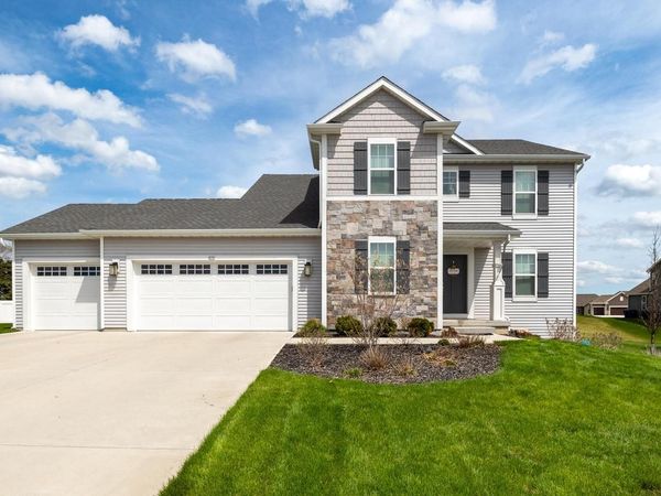 672 Lambert DRIVE, Slinger, WI 53086