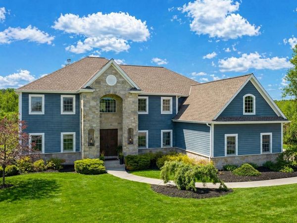 W294N6391 Wallschlager WAY, Hartland, WI 53029