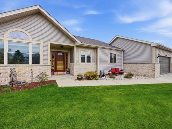 4335 Rose COURT, New Berlin, WI 53151