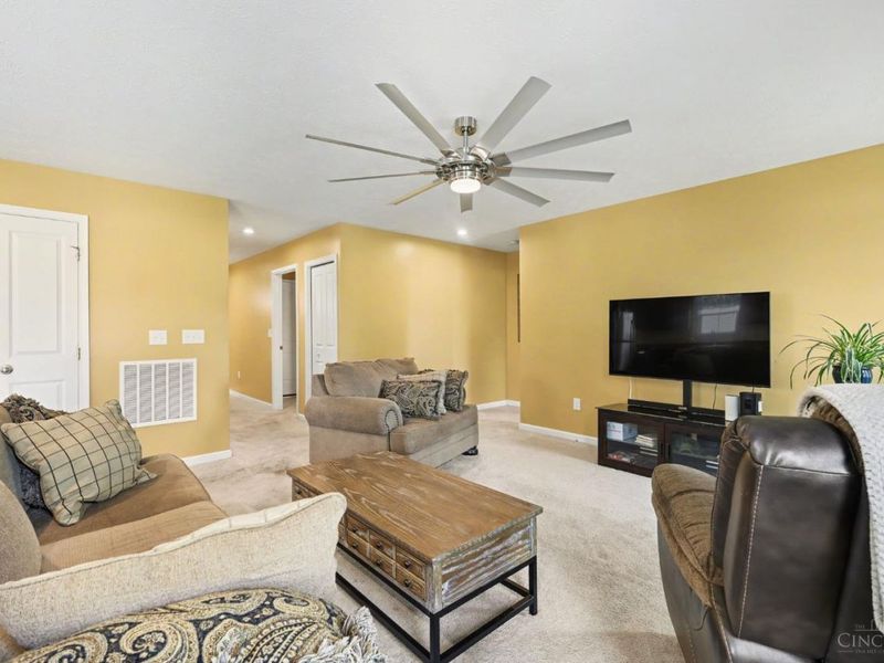 157 Wooded Ridge Drive, Batavia Twp, OH 45102 Photo 2