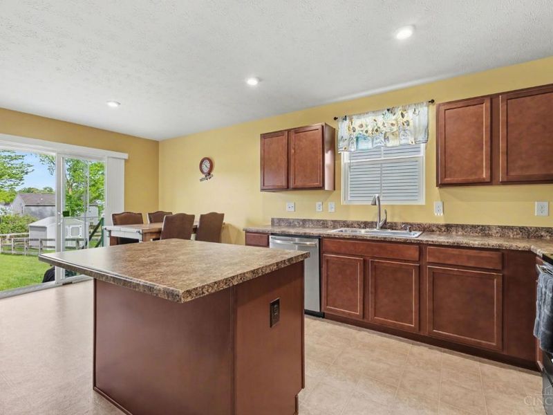 157 Wooded Ridge Drive, Batavia Twp, OH 45102 Photo 7