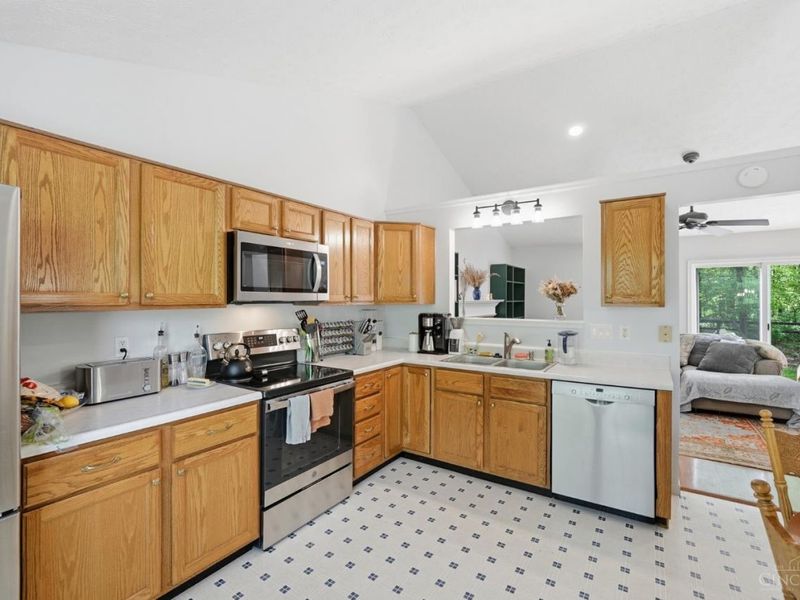 422 Wyndham Drive, Hamilton Twp, OH 45039 Photo 10