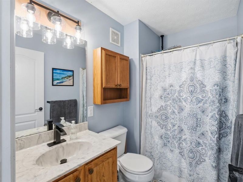 422 Wyndham Drive, Hamilton Twp, OH 45039 Photo 13