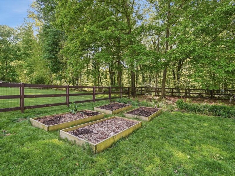 422 Wyndham Drive, Hamilton Twp, OH 45039 Photo 25