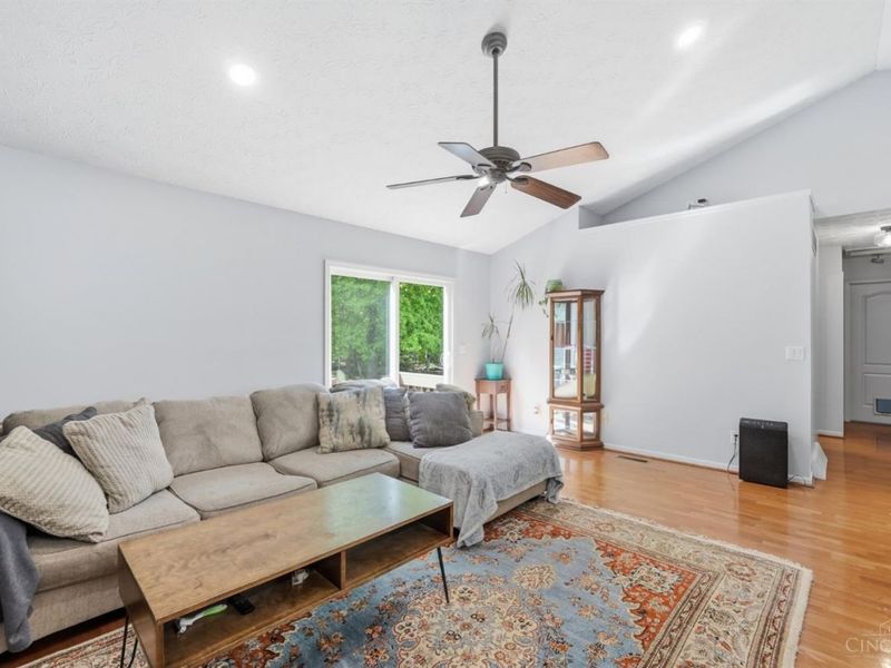 422 Wyndham Drive, Hamilton Twp, OH 45039 Photo 29